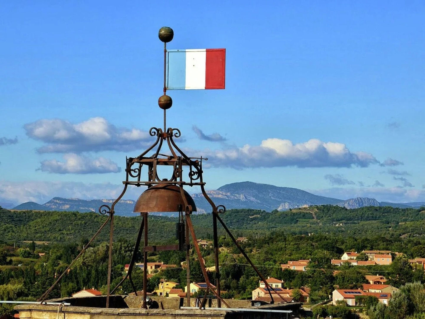 Private Infinity Pool, Beautiful View of Mont Ventoux, a Dream Spot!