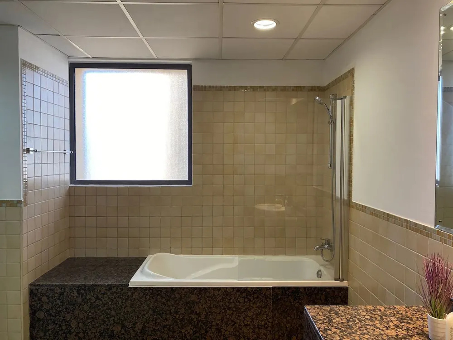 Grays Hostel By Haly