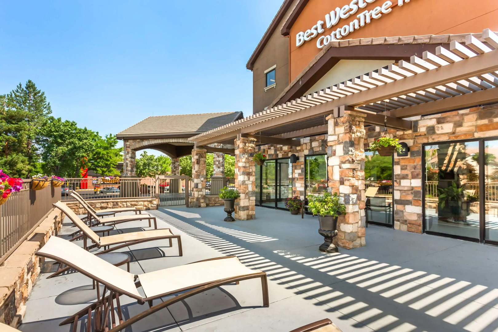 Best Western Plus CottonTree Inn