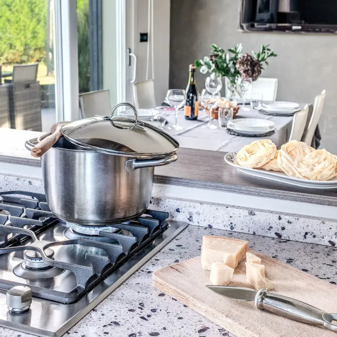 F Tale Country House