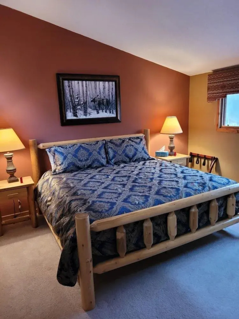 Cable Townhome #3 3 Bedroom Condo by RedAwning