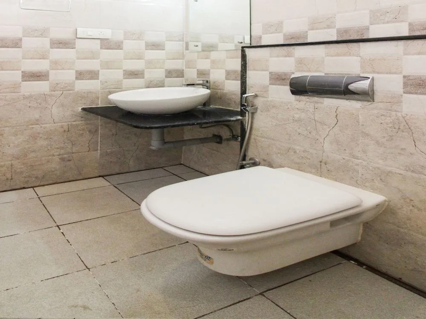 OYO 15136 Nisarga Lodge