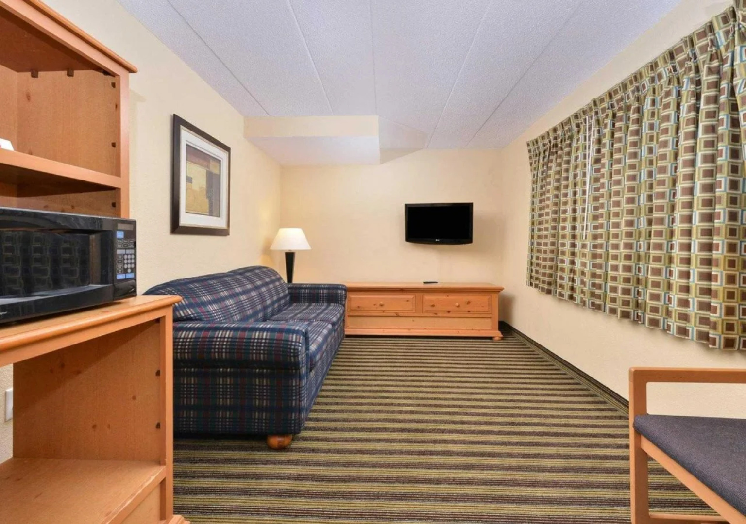 American Inn and Suites