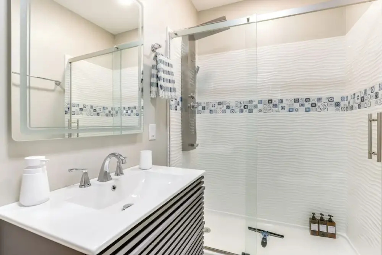 Chic Apt in the Heart of Downtown Canandaigua