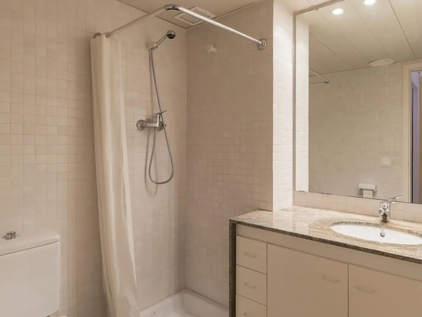 Elegant Holiday Home in Sant Boi de Llobregat With Terrace