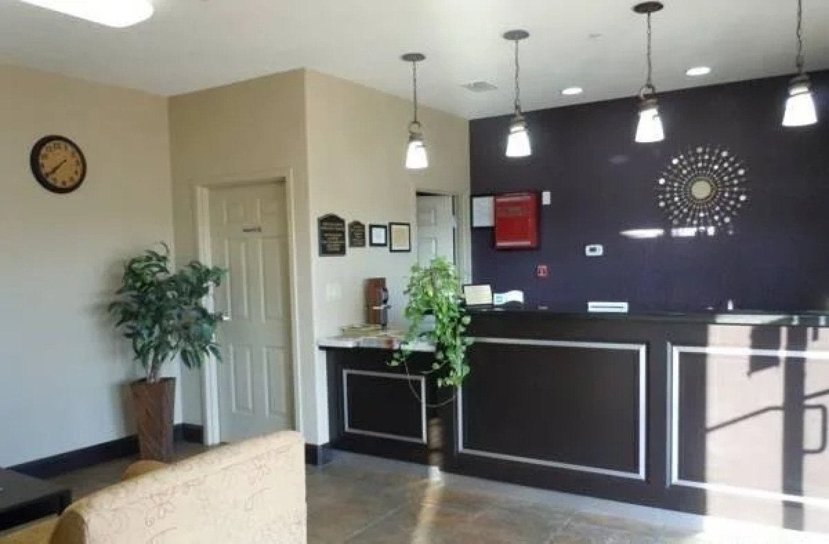 Stockdale Inn & Suites