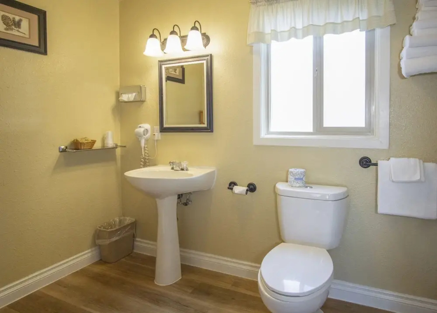 Green Gables Motel & Suites