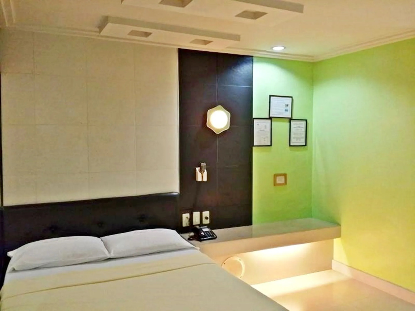 Orchids Drive Inn Hotel and Restaurant