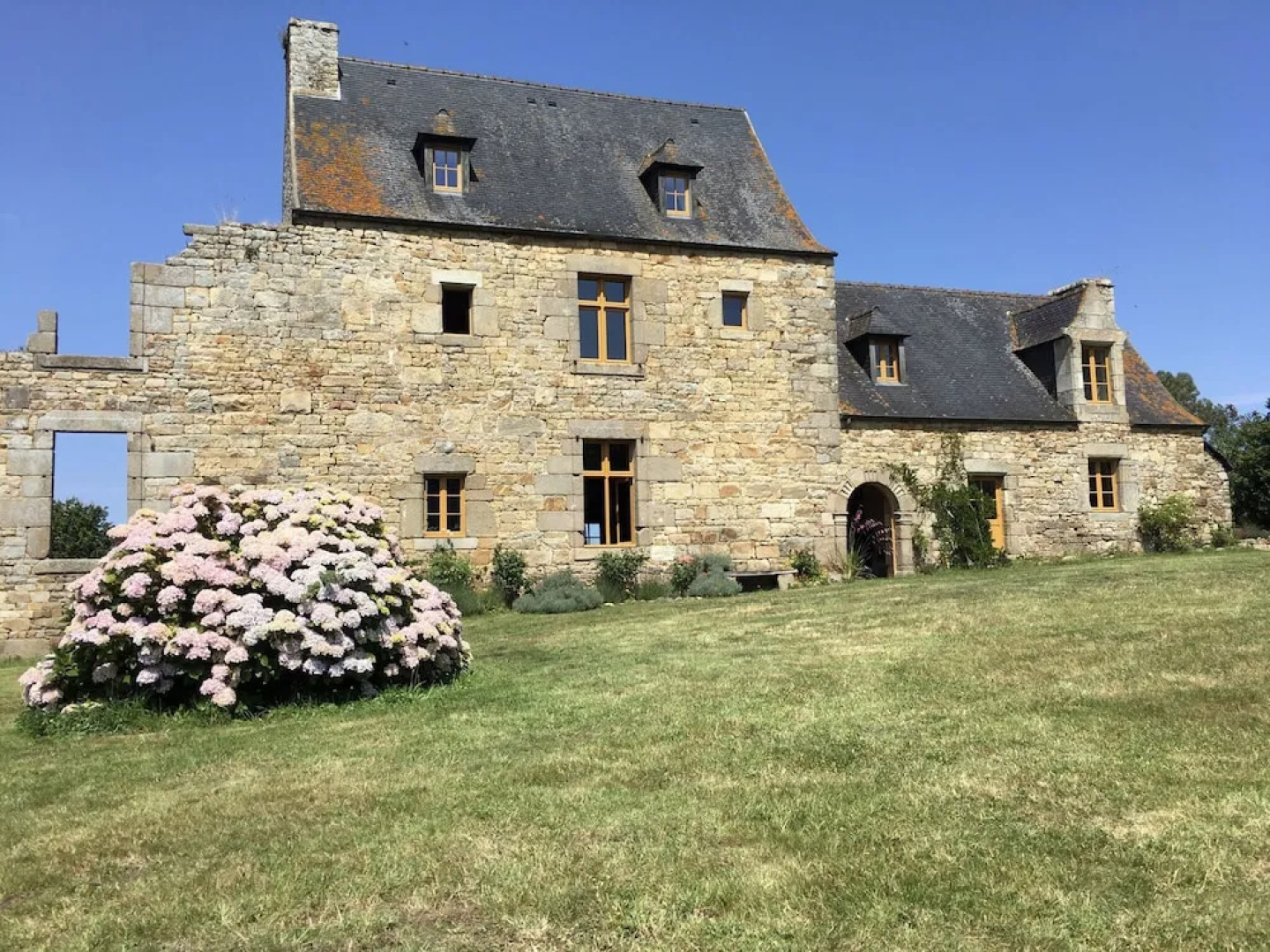 Authentic 17th Century Home With Vast Garden, 4km From the Beach