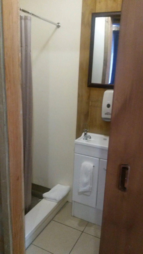 The Crossing Backpackers