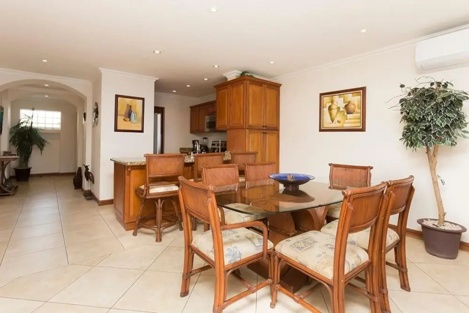 Ocean View Condo - Few minute walk to the beach and restaurants