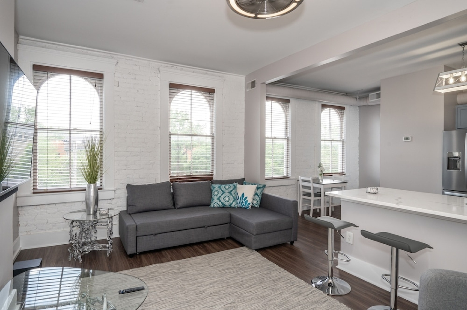 Heart of Mainstrasse Apt 4