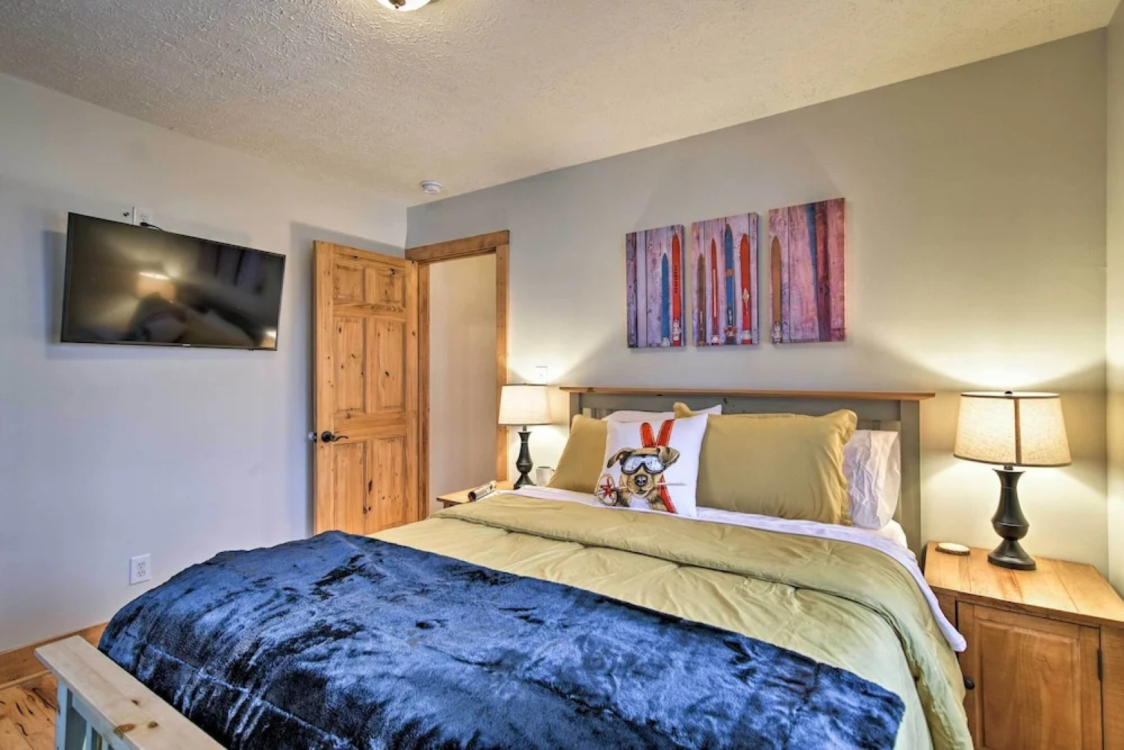 Cabin w/ Fireplace & Mountain Views: 5 Mi to Boone