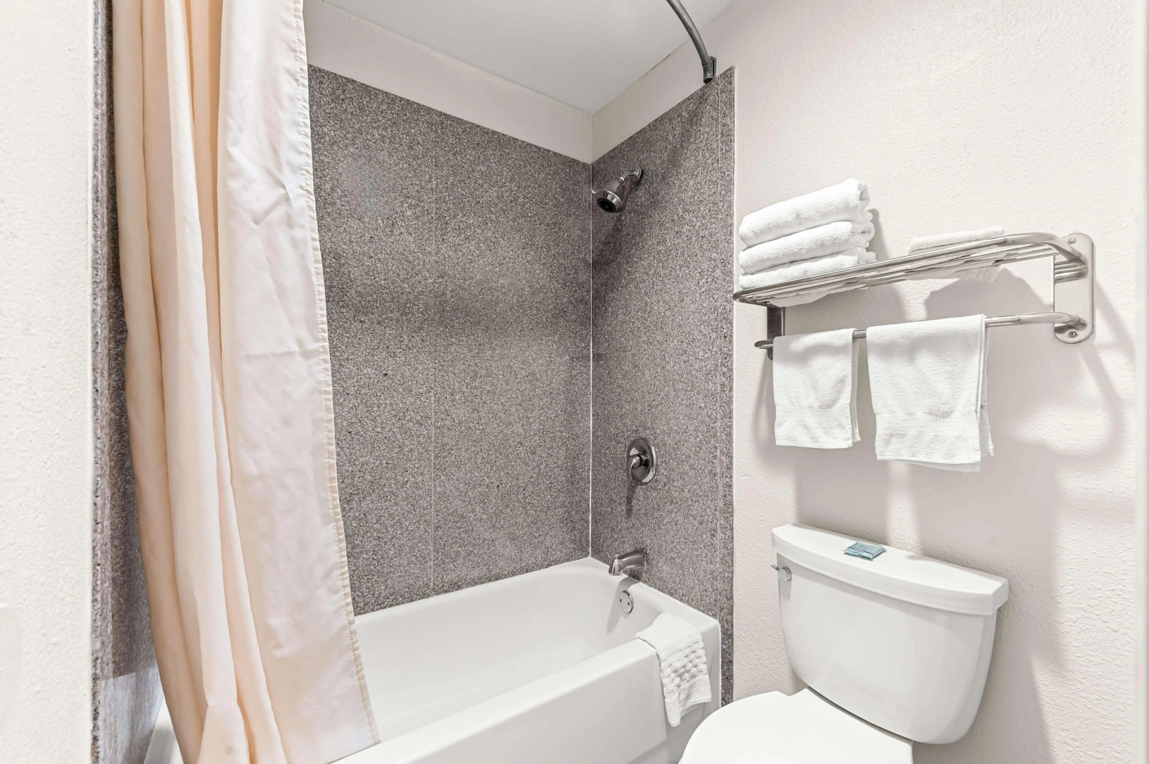 Best Western Delhi Inn