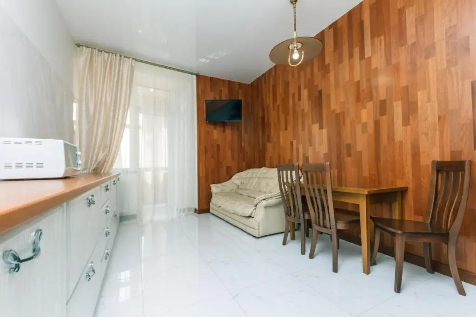 New building near Arena City Lesi Ukrainky 7a