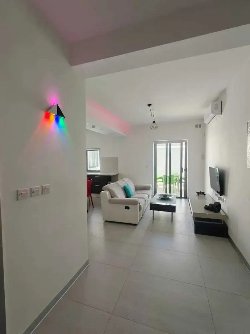 Twin Room with Laundry in Pembroke