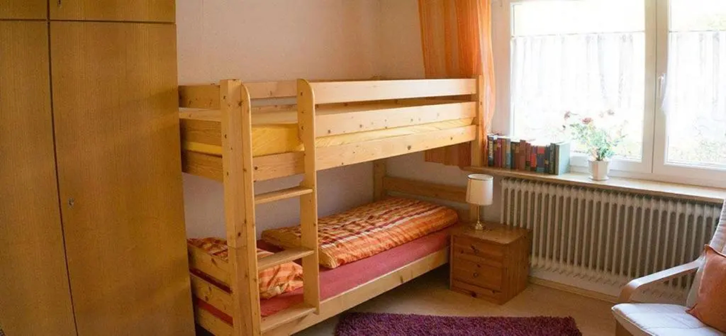 Gemuetliche-und-moderne-3-Zimmer-Ferienwohnung-mit-grosser-Terrasse-stadtnah