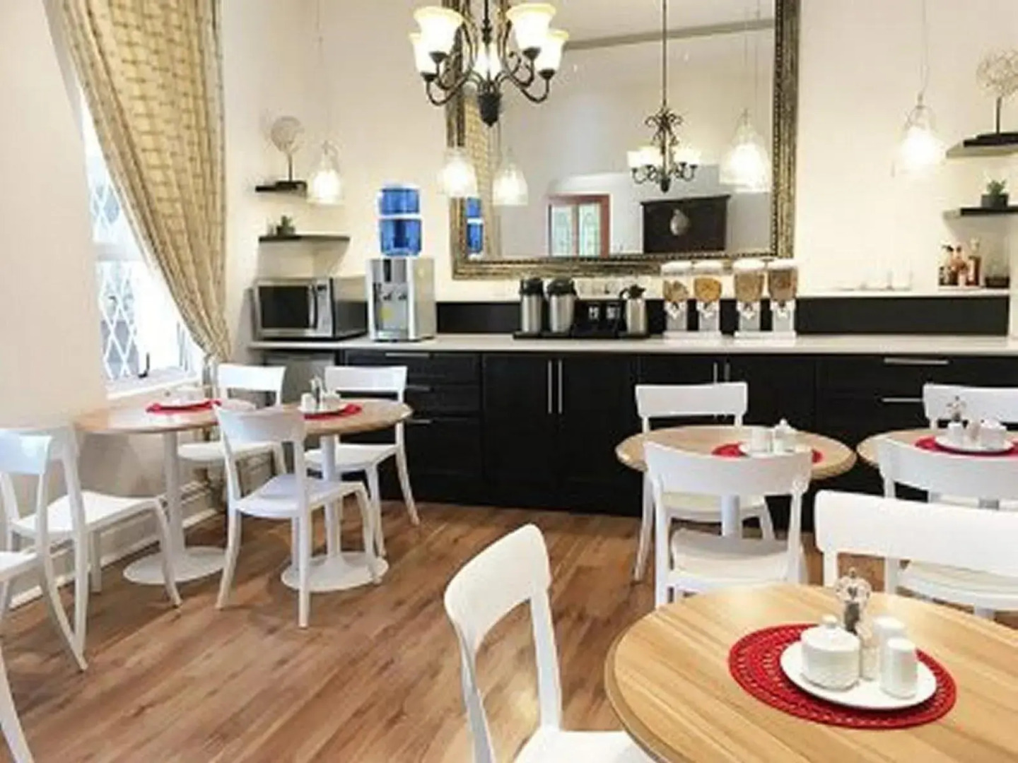 Peaches & Cream Bed & Breakfast