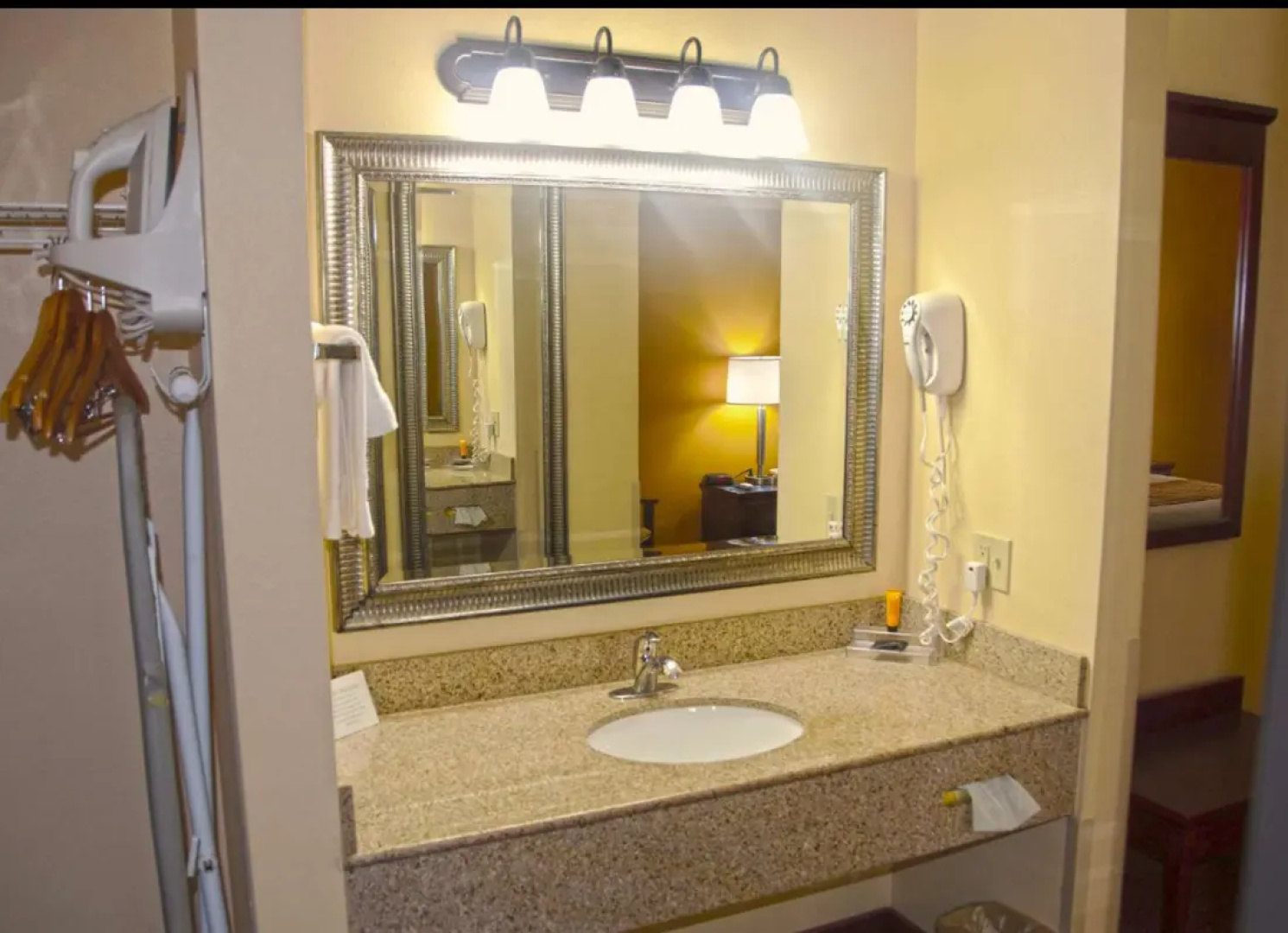 Americas Best Value Inn St. Robert