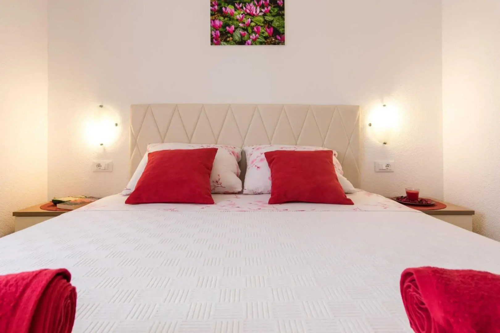 Apartment Doris, Nenadici