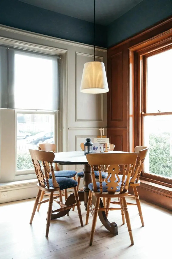 Royal Hotel, Bar & Grill