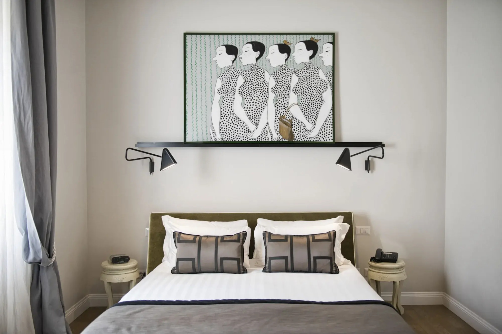 Отель The Independent Suites