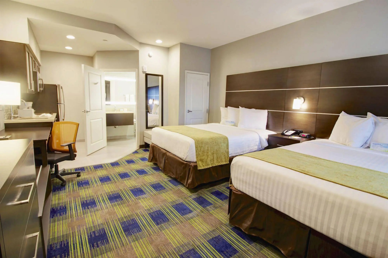 Days Inn & Suites Port Arthur