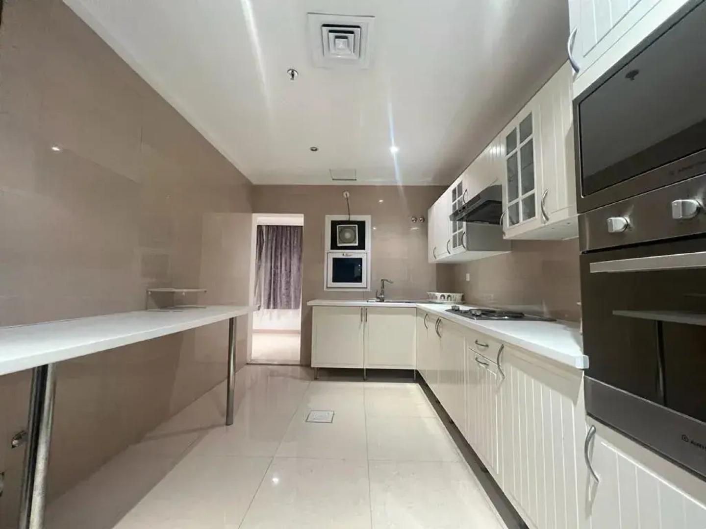 White luxury Suite hotel