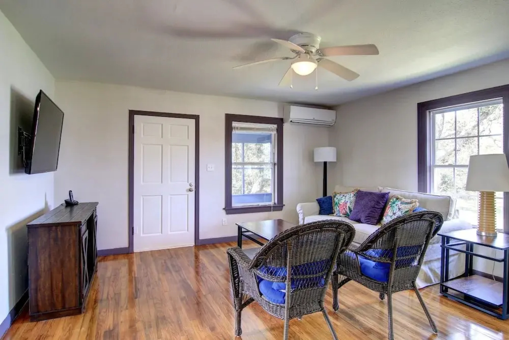 Quiet Sea Point Cottage by Redawning