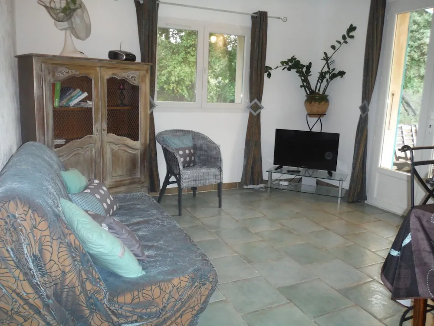Tastefully Furnished Villa With Terrace, Private Swimming Pool Near of Lambesc