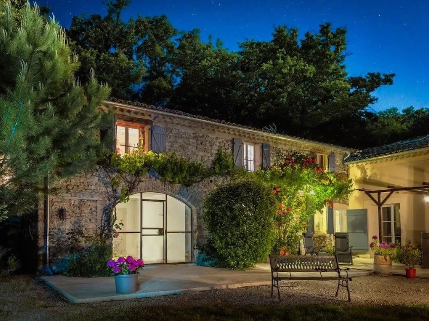 Characteristic Appartement With Swimming Pool, Completely Renovated