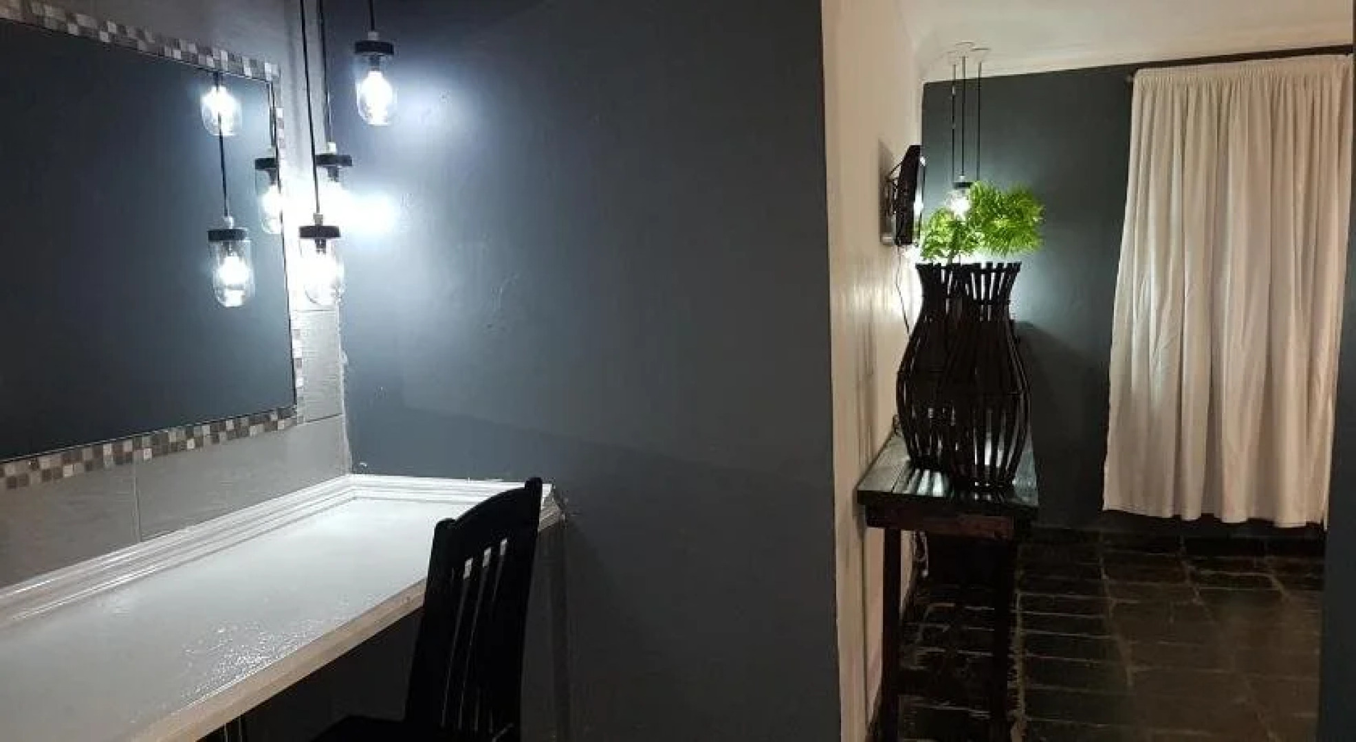 44 On Ennis Guest Lodge and Restaurant