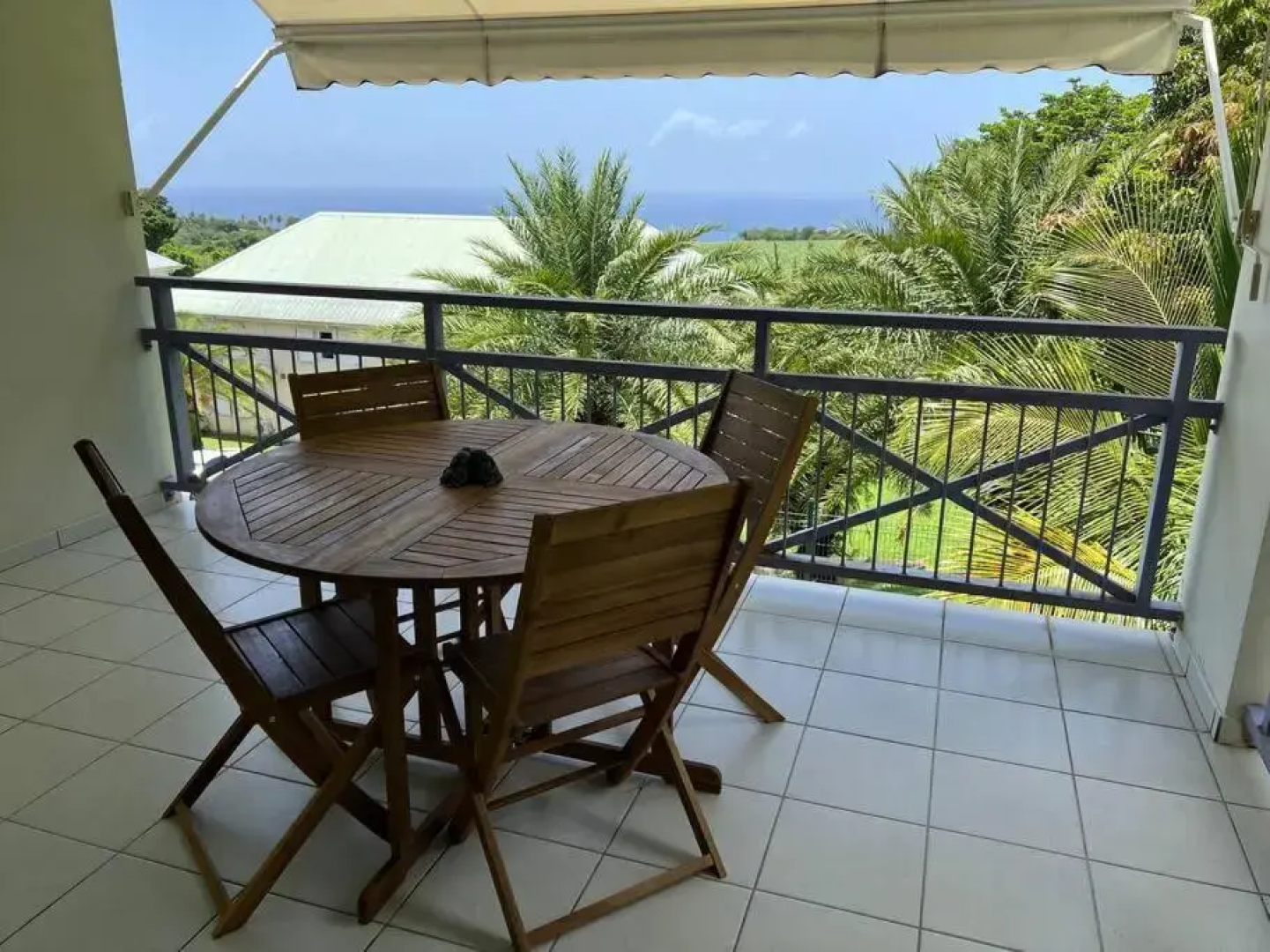 Zabana Lodge, dans un jardin tropical avec piscine