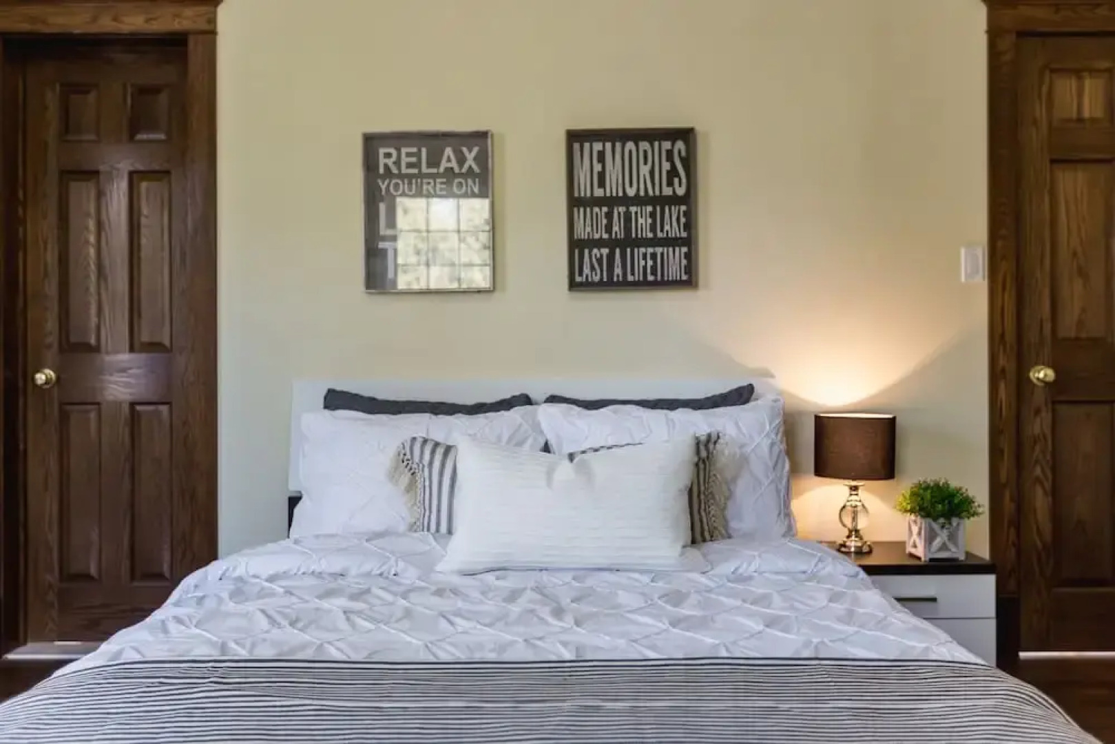 QuickStay Lake Simcoe Homestyle Cottage Private Beach