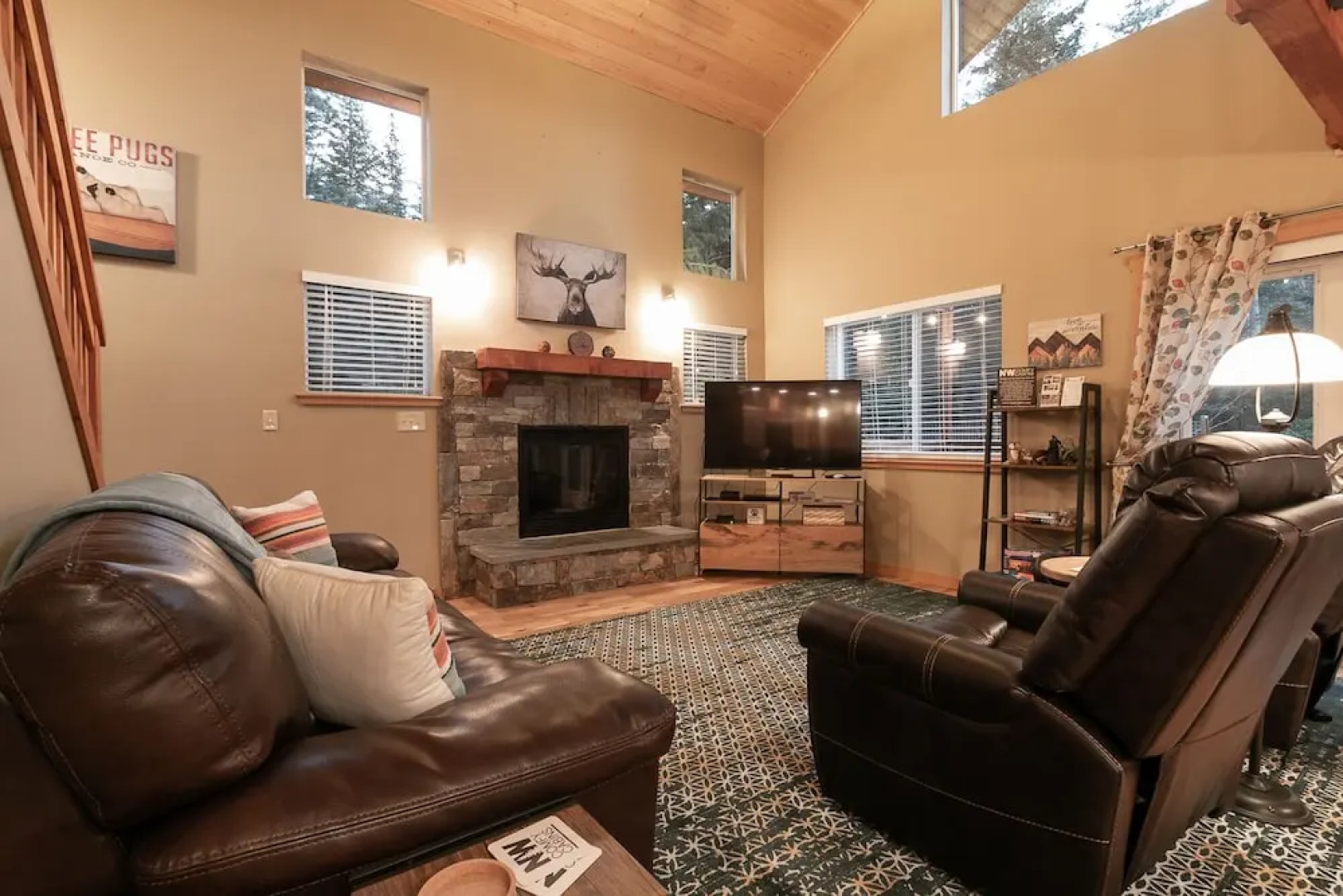 Paws in the Mountains Holiday home 2 NW Comfy Cabins