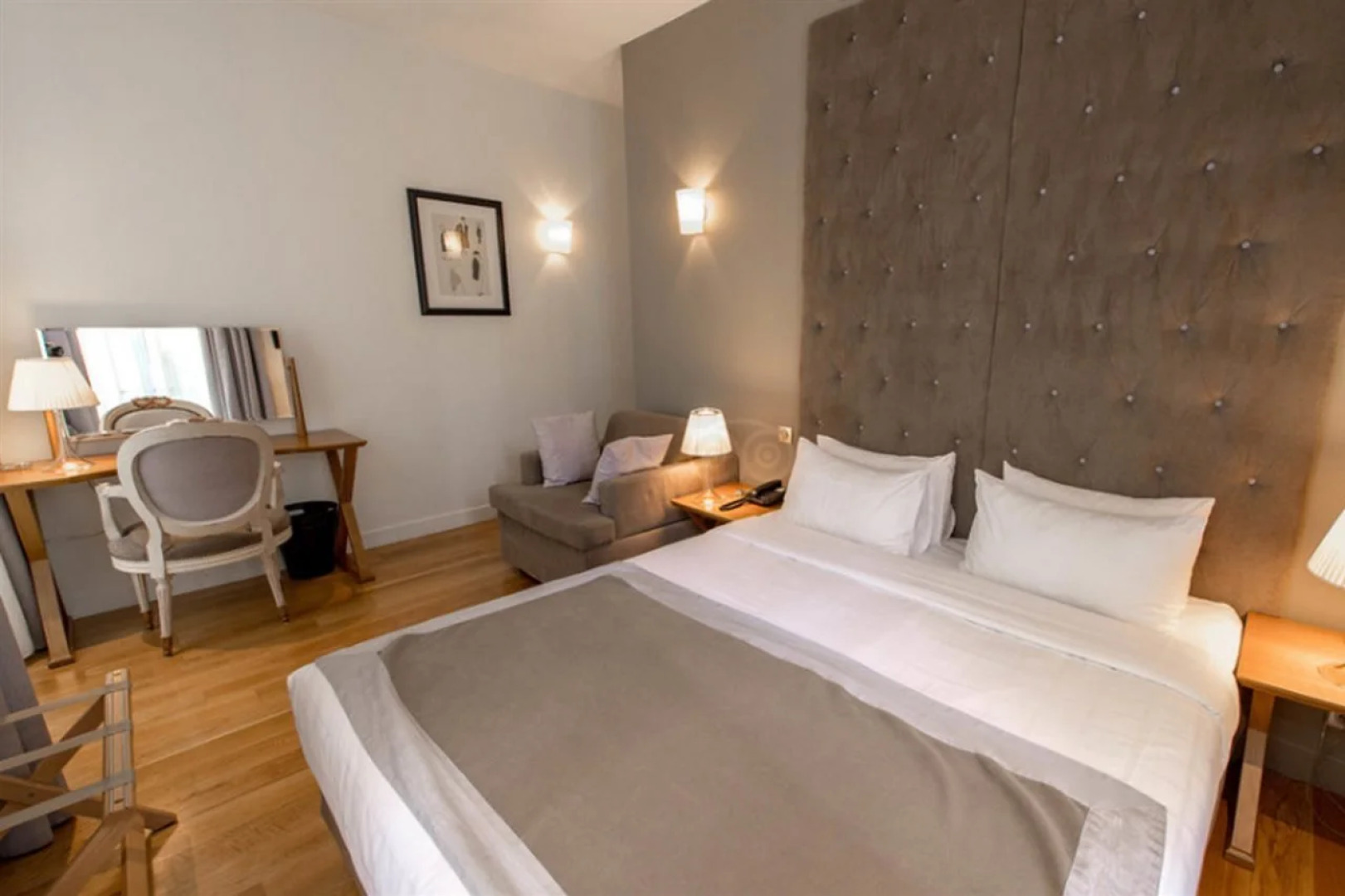 WHO - Windsor Hotel Opera