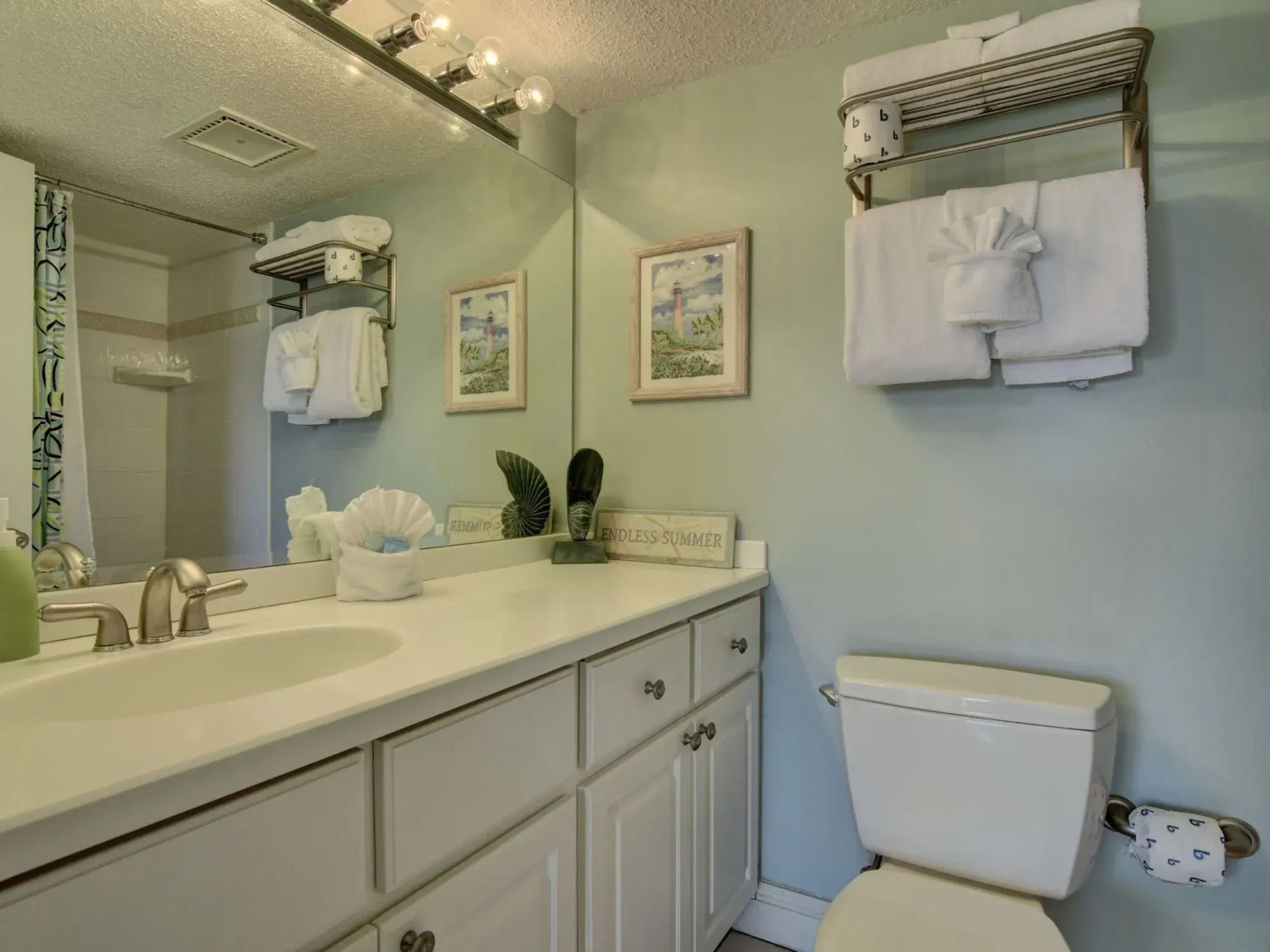 Commodore 107 1st Floor Walk Out to the Beach from Your Patio by RedAw