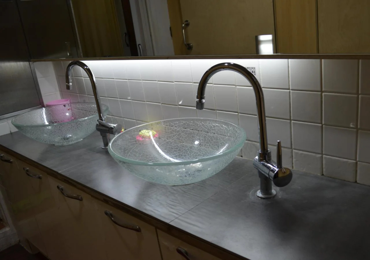 The Style Capsule Guesthouse - Hostel