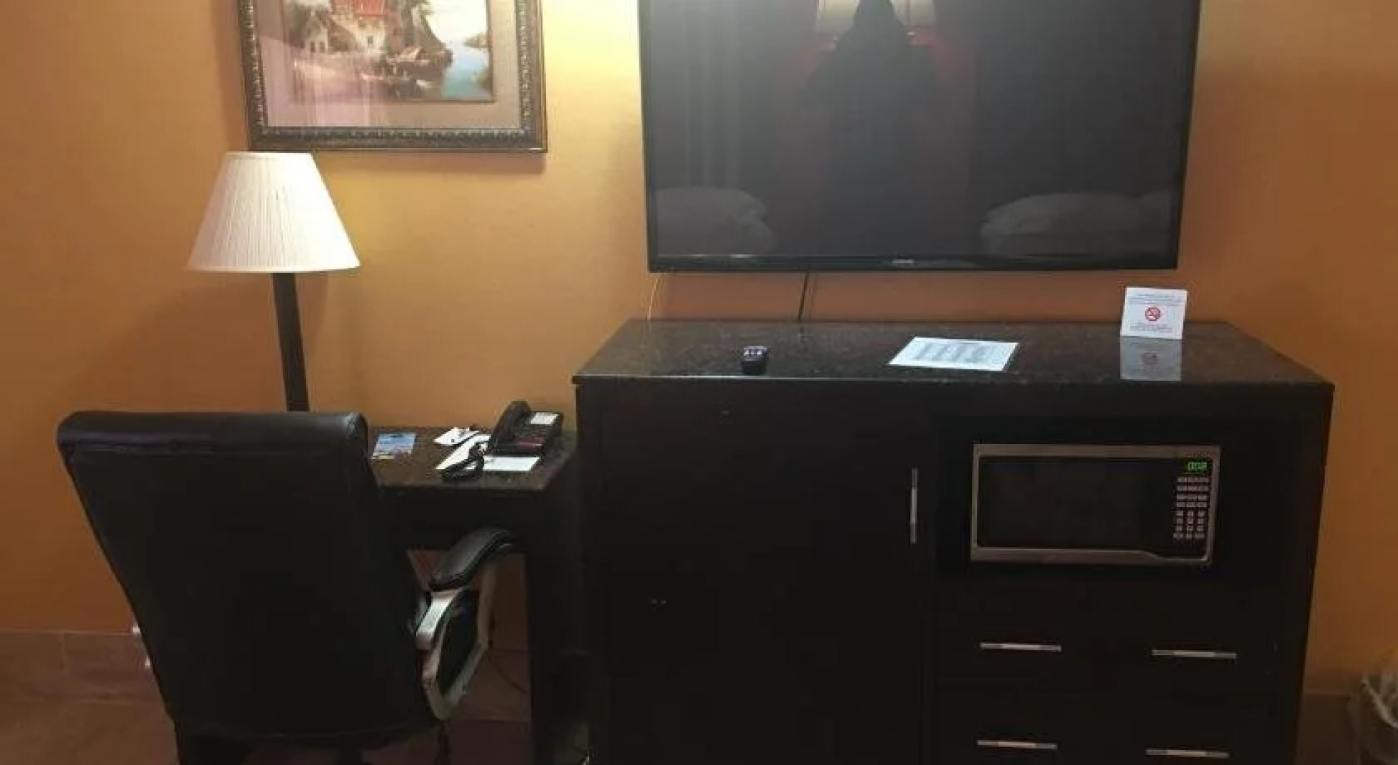 Travelodge by Wyndham Bay Shore Long Island