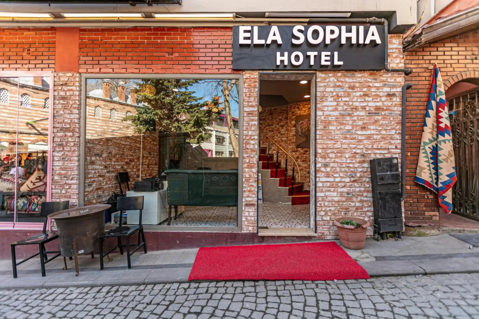Elasophia Hotel