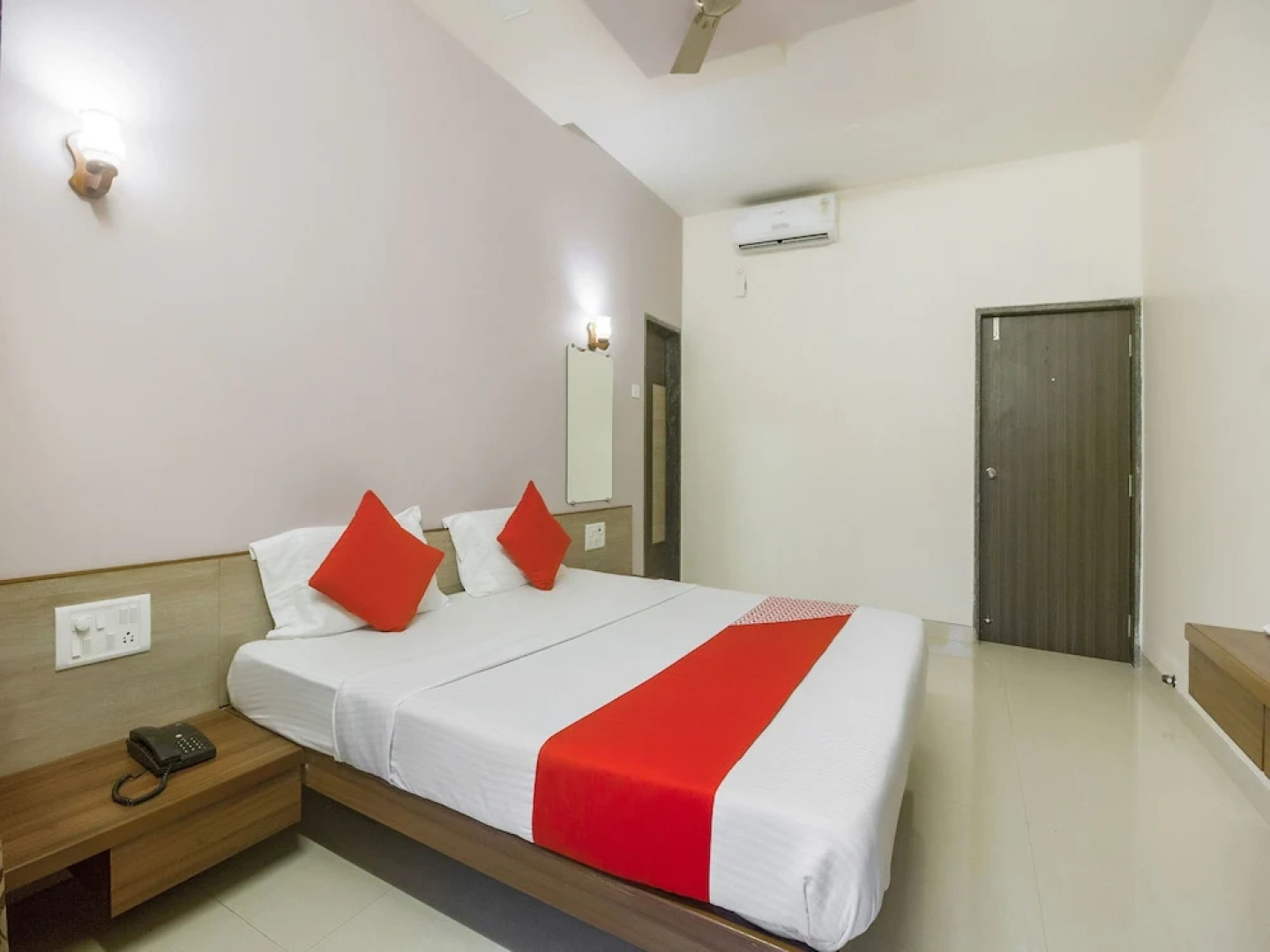 OYO 15553 Evergreen Holiday Home