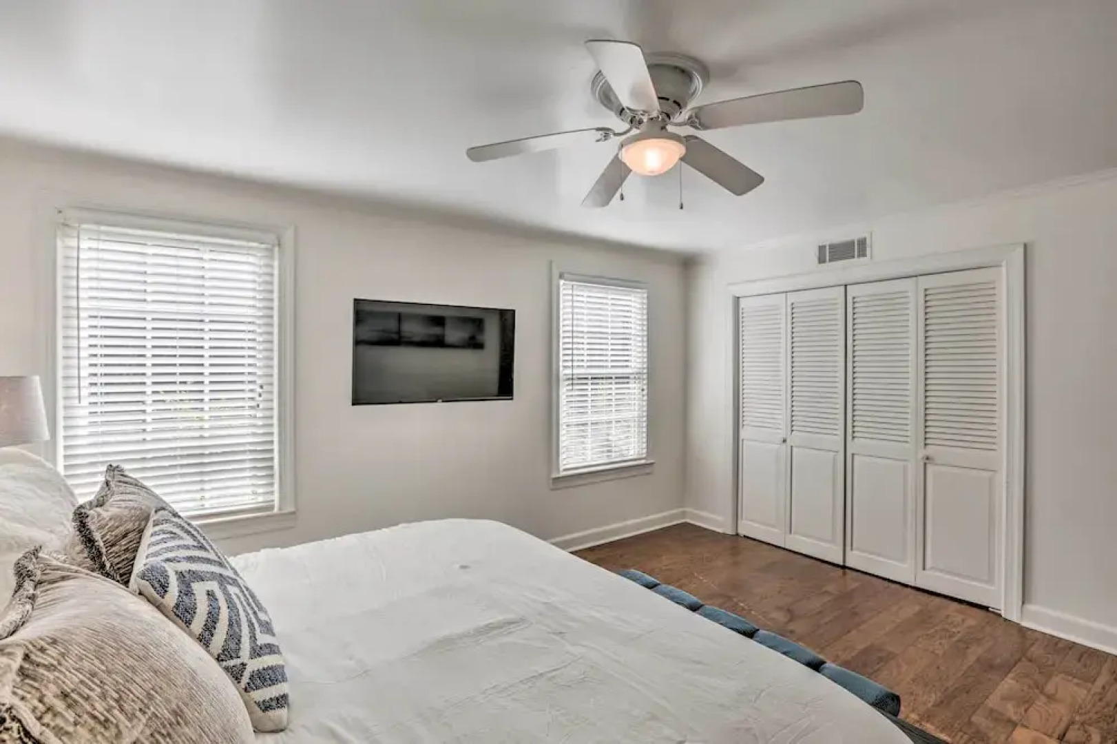 Walk to Broad St: Central Thomasville Condo