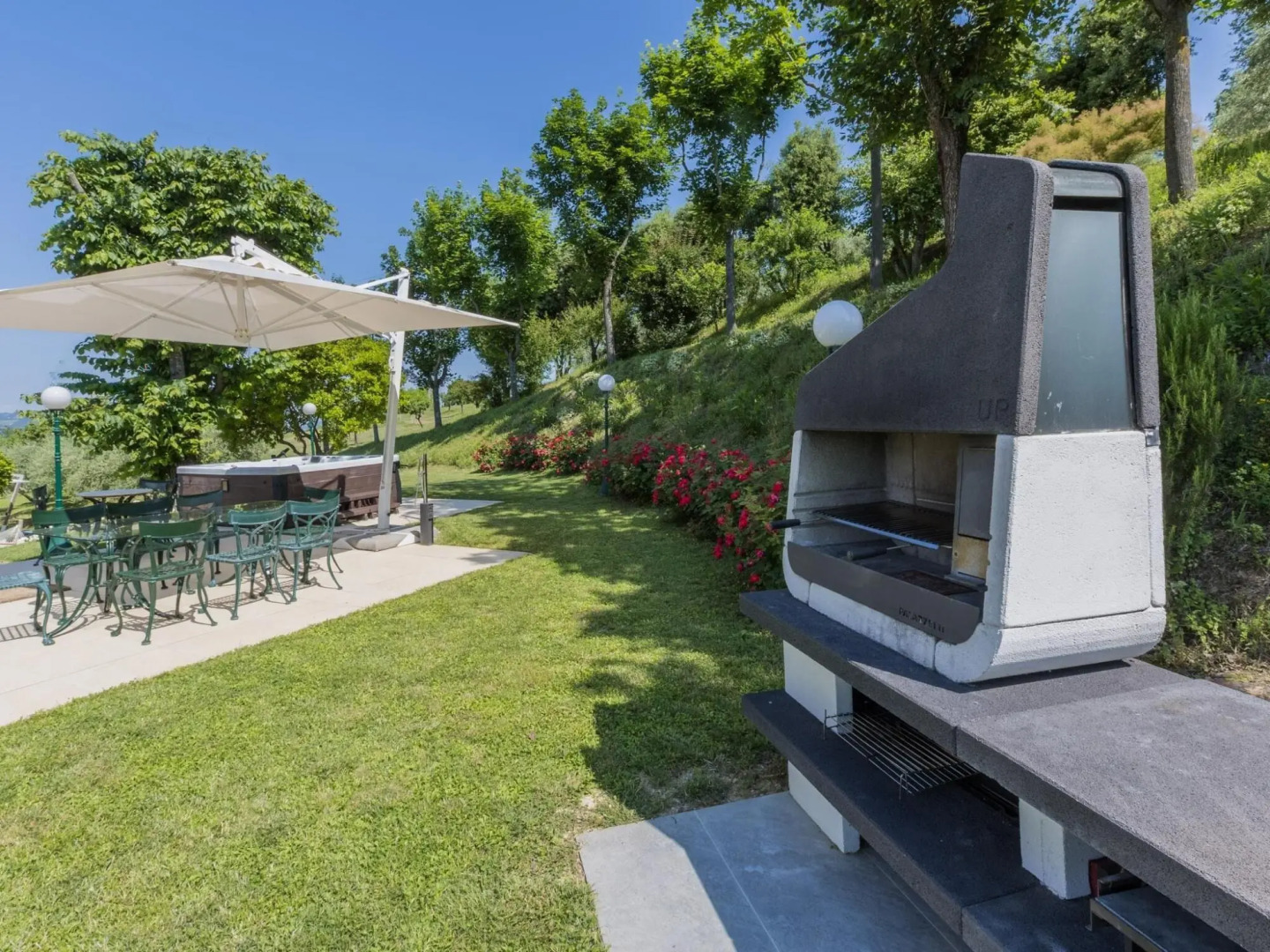 Exclusive Outdoor 2 Bubble Baths, Heated Pool, Gym