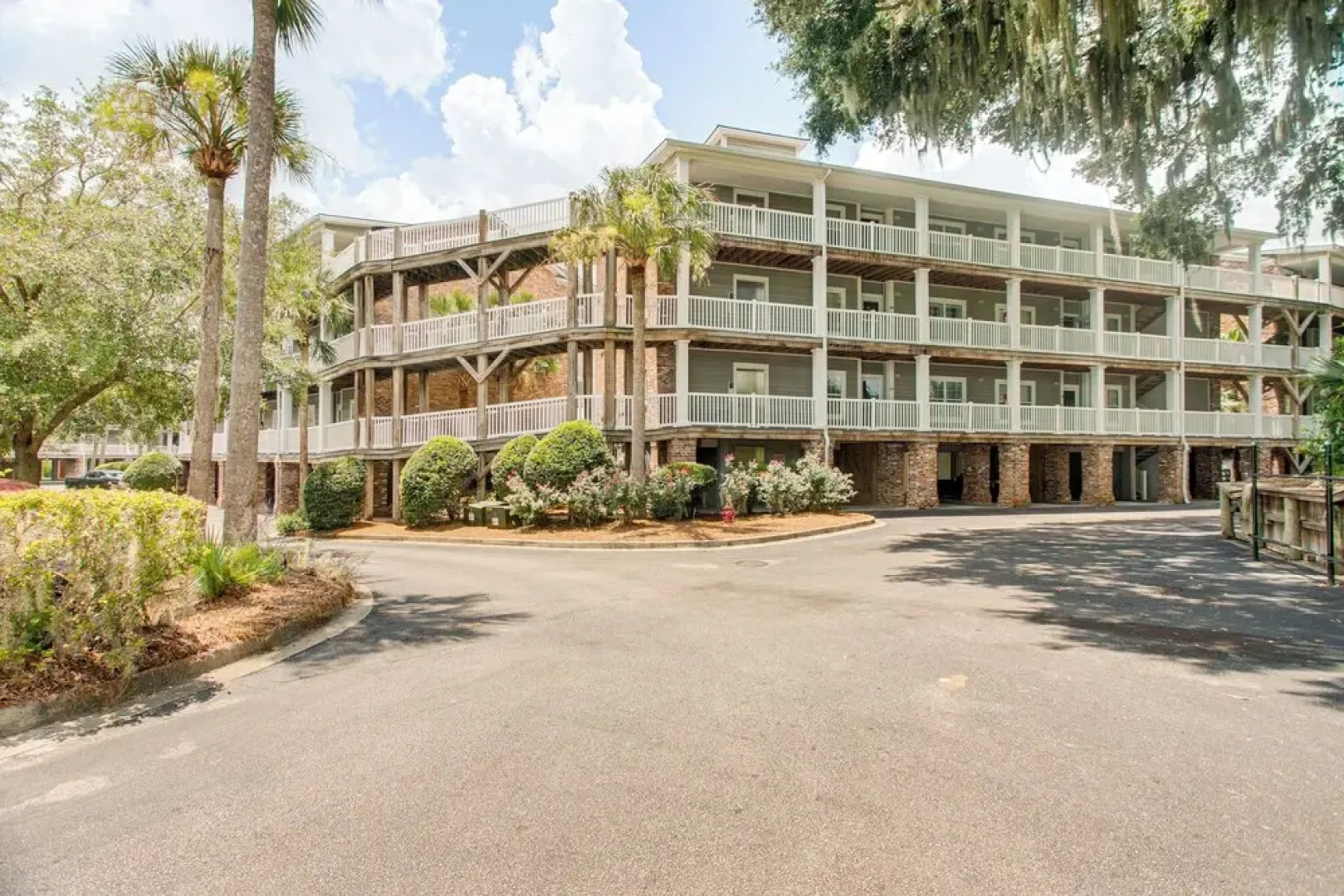 Darien Condo w/ Boat Dock Access: Walk to Downtown