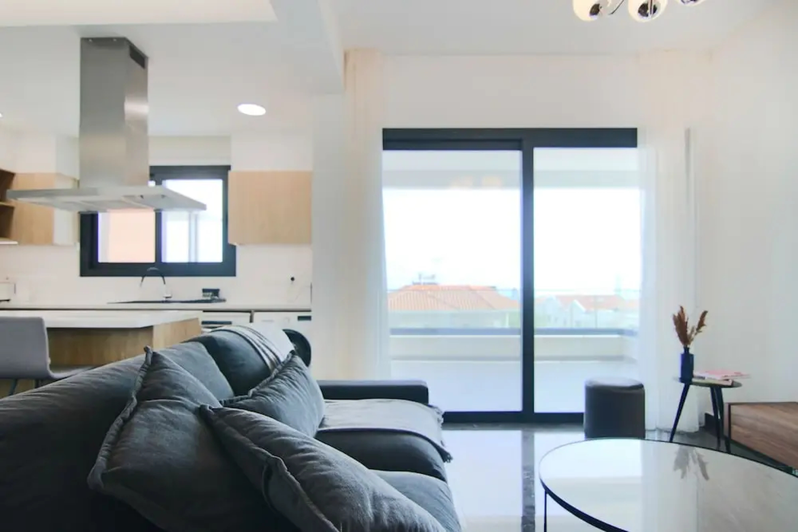 Phaedrus Living: Sea View Anna Residence 202