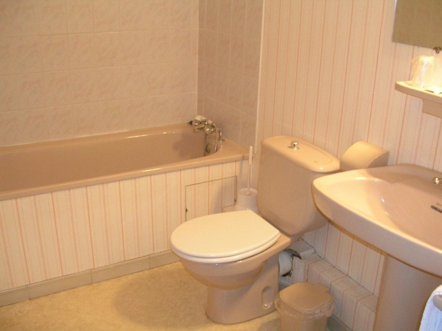 Hôtel Le Saint Pierre à St-Pierre de Chignac en Périgord