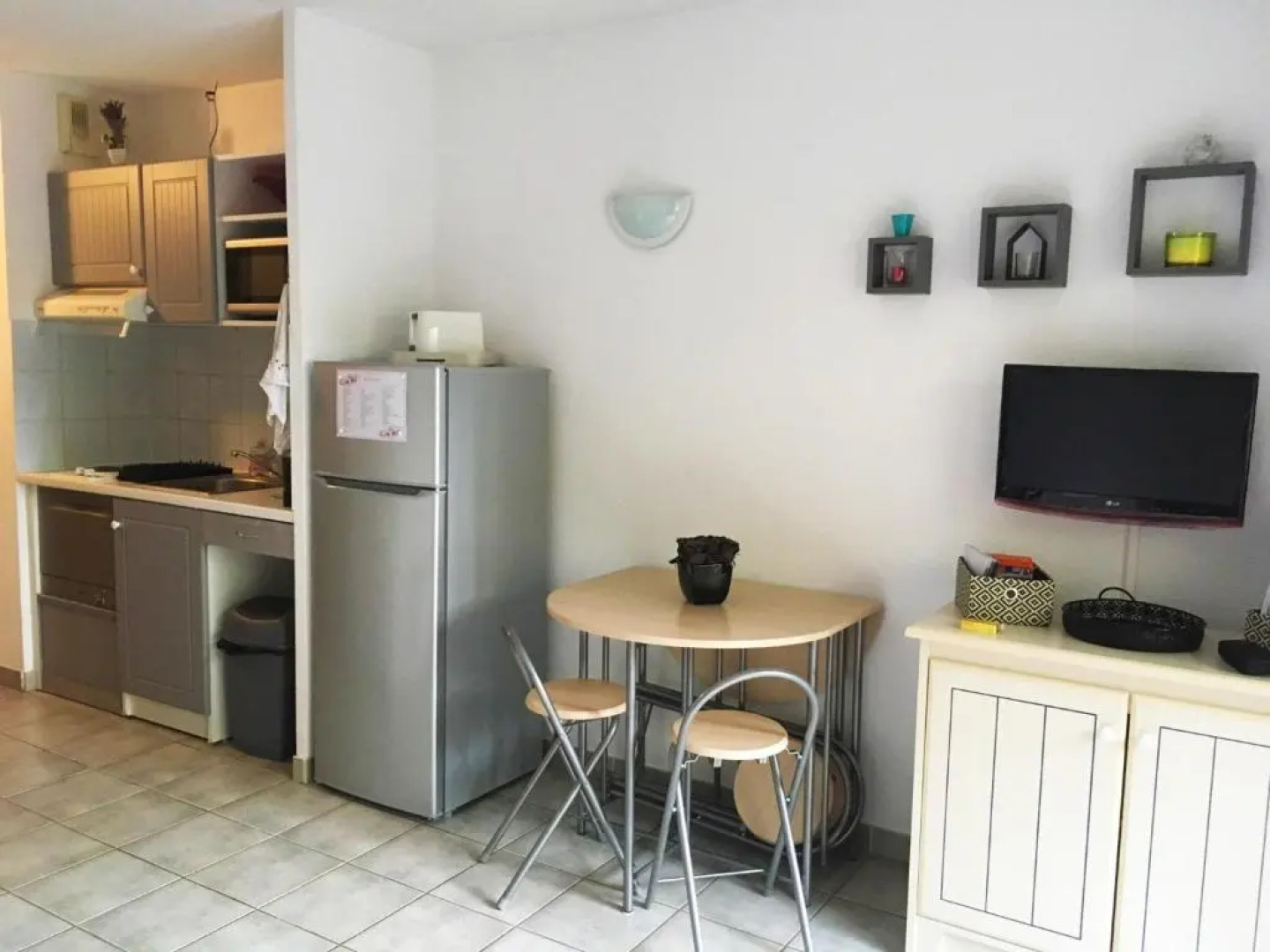 Sanary sur Mer Appartement 30m2 T2 avec terrasse Piscine 10min à pied de la plage