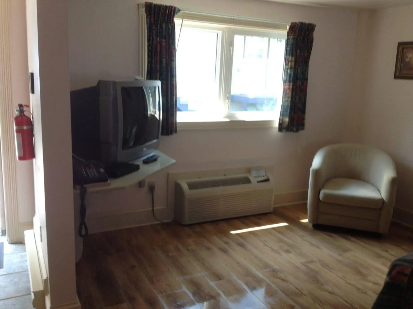 Seawinds Motel & Cottages