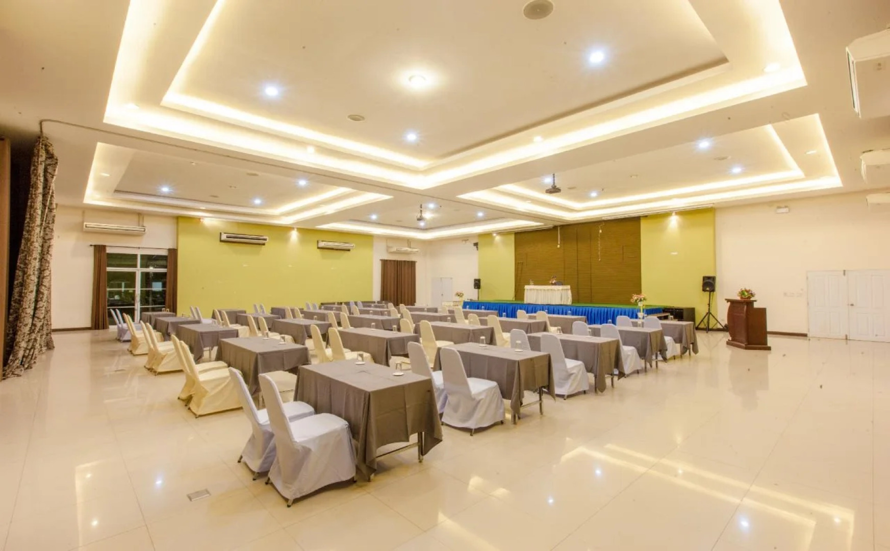 Varee Valley Resort and Restaurant