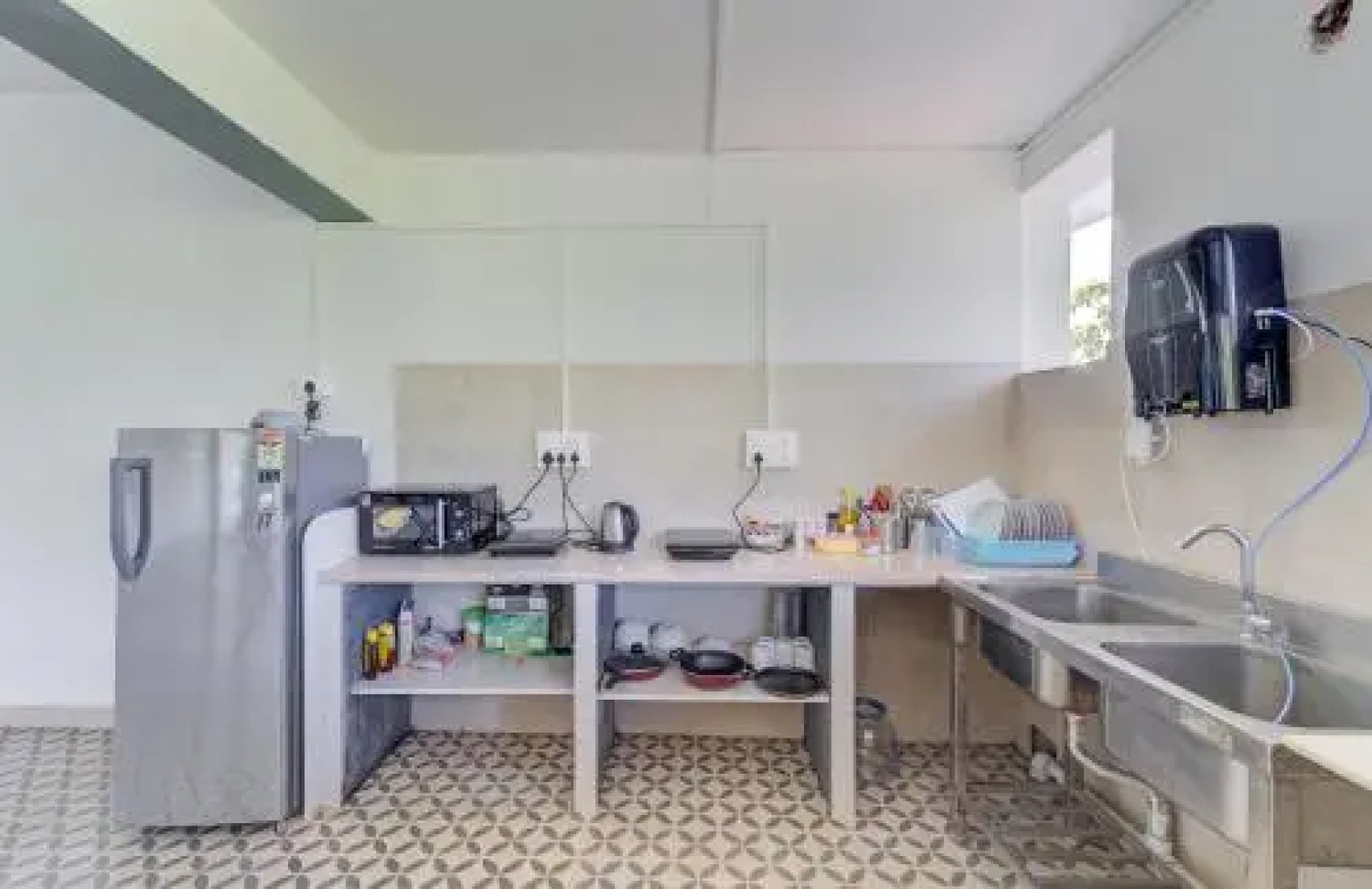 Woke Hostel - Morjim